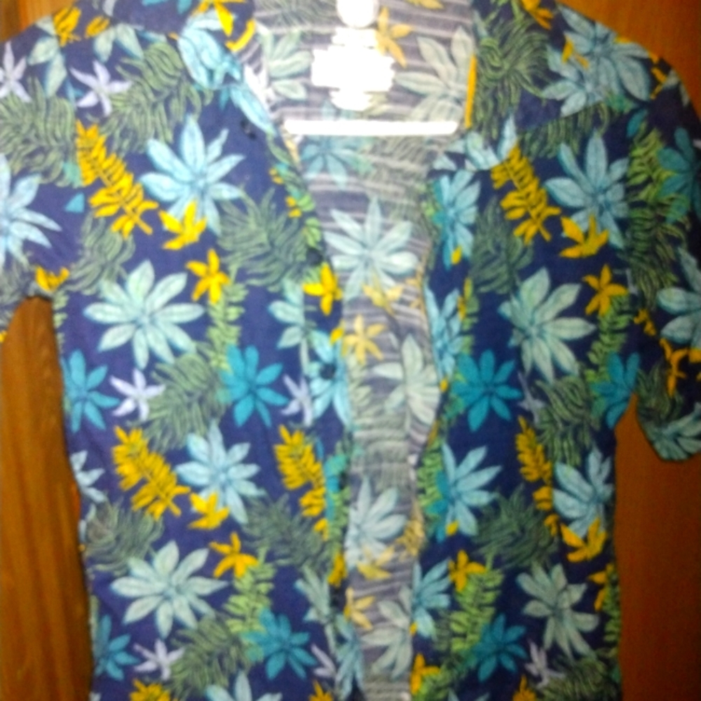Boys size 10/12 Hawaiian shirt,